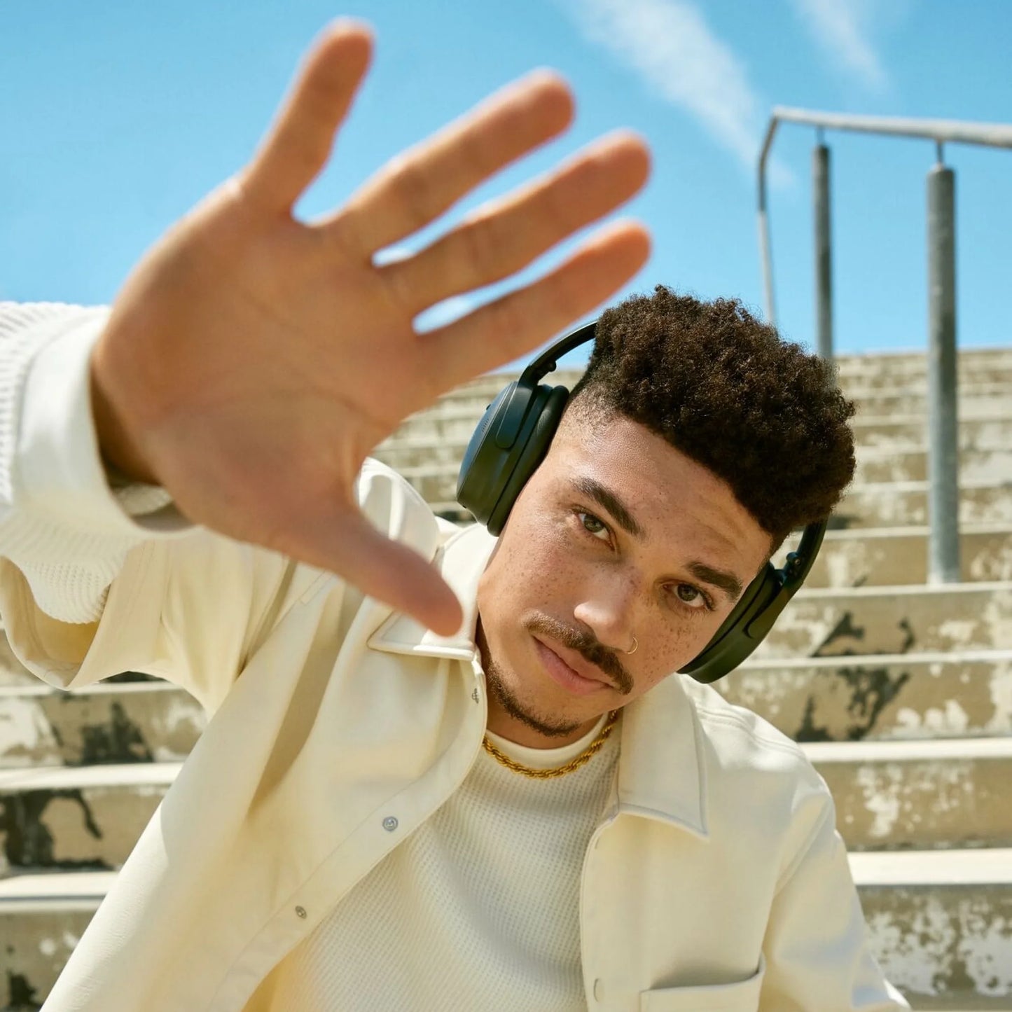 Bose Quietcomfort Headphones, Bluetooth over Ear Noise Cancelling Headphones, Black